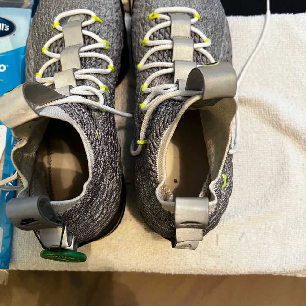 Nike LeBron 15 Size 12. - Picture 3 of 5